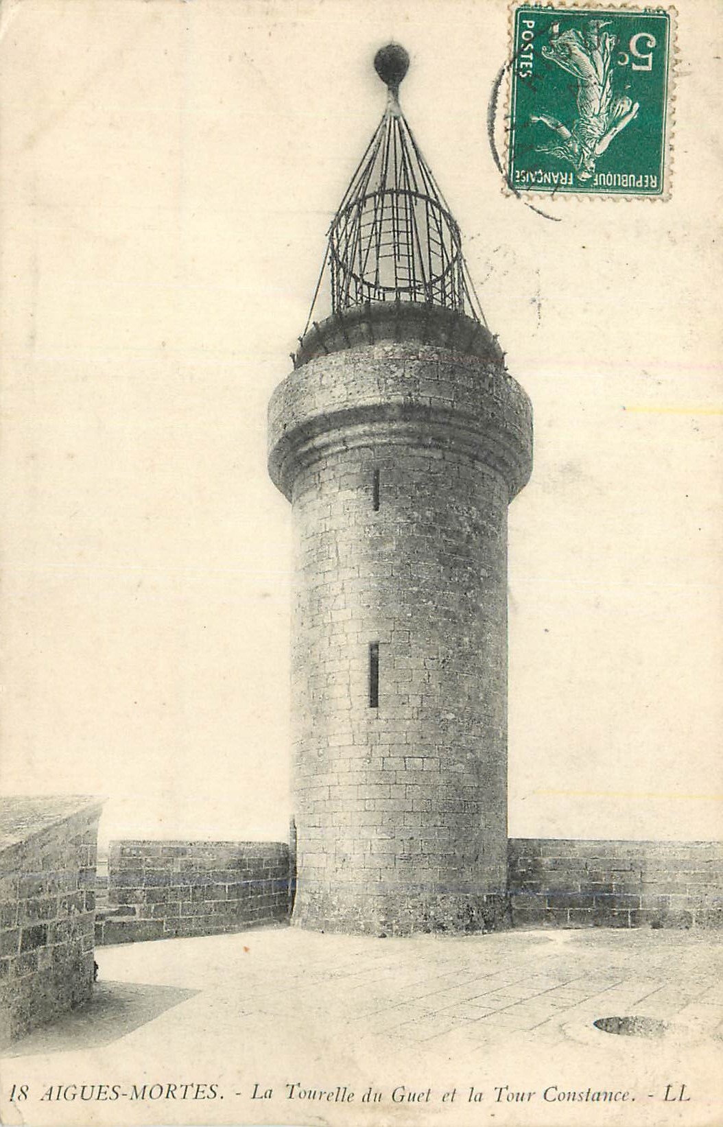 CPA Aigues-Mortes La Tourelle du Gael et la Tour Constance
