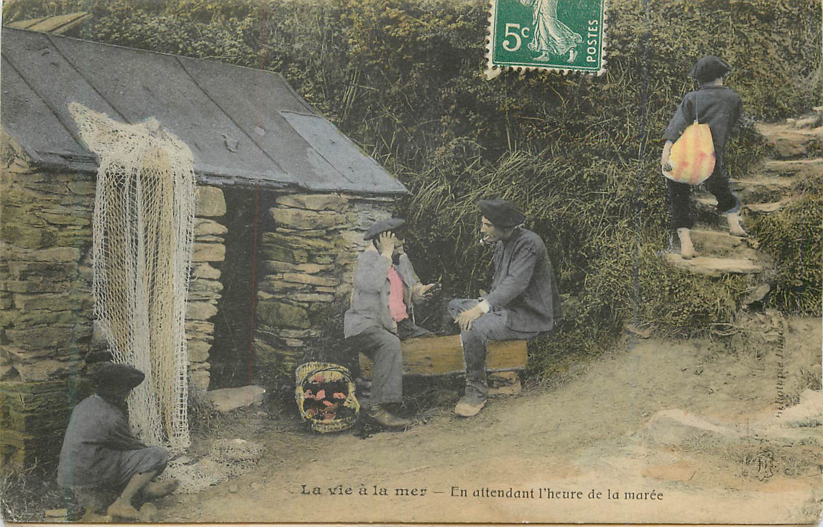 CPA La vie a la mer En attendant l'heure de la maree