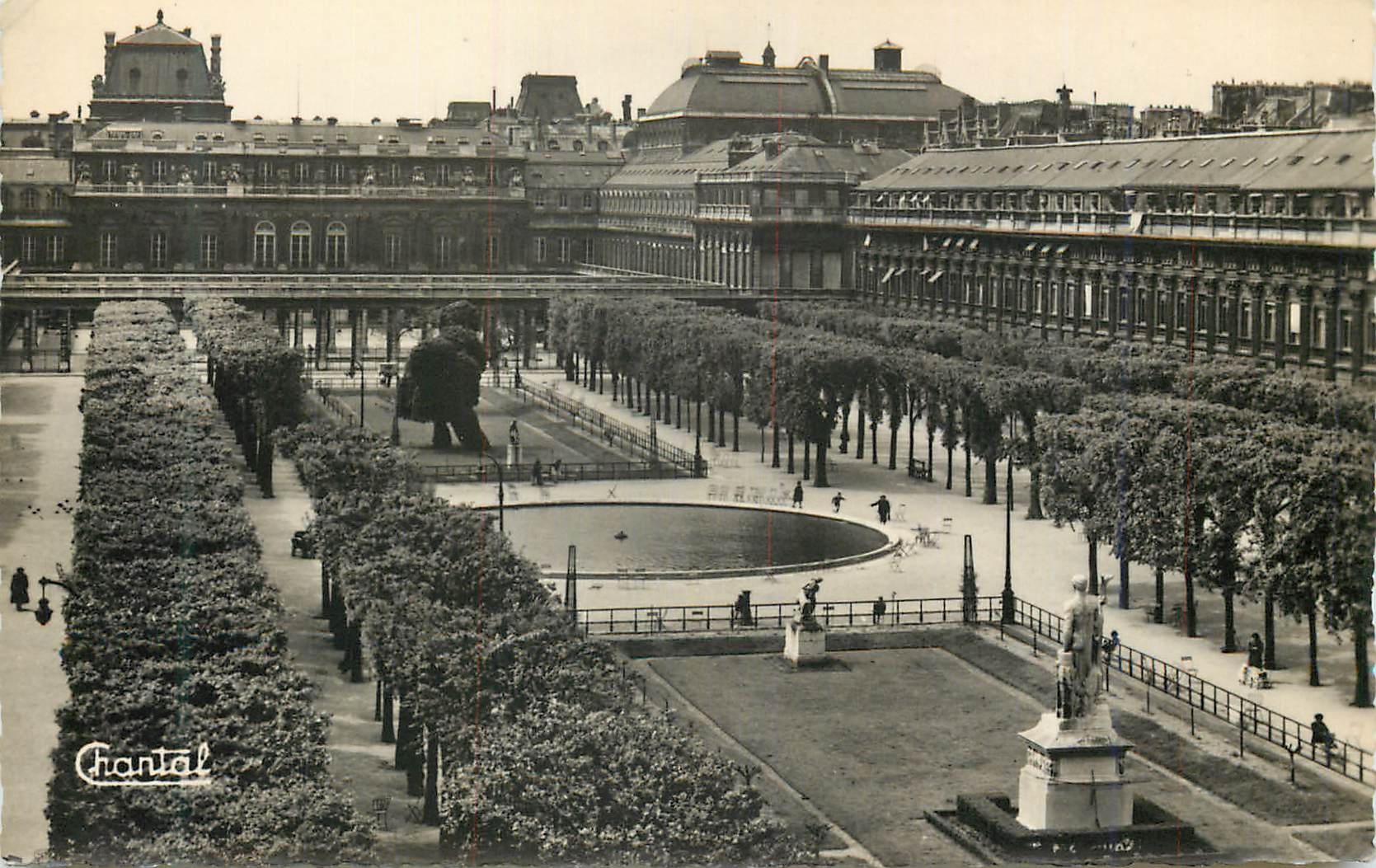CPM Paris Palais Royal et les Jardins