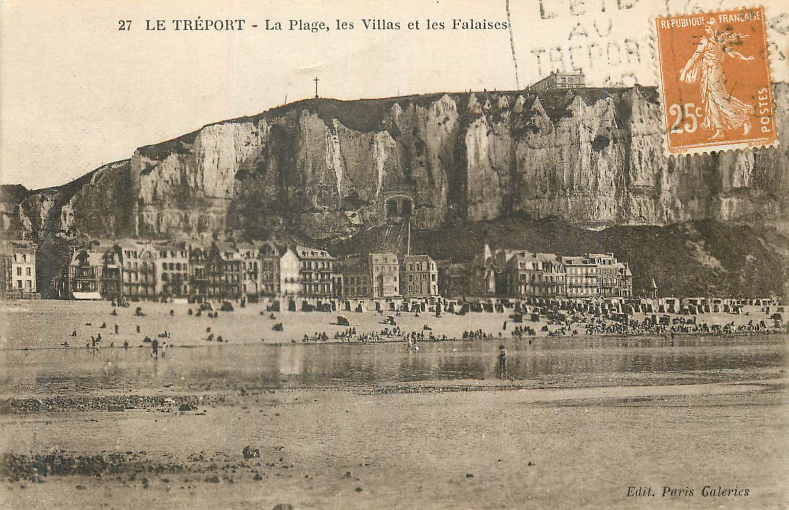 CPA Le Treport La Plage Les Villas et les Falaises