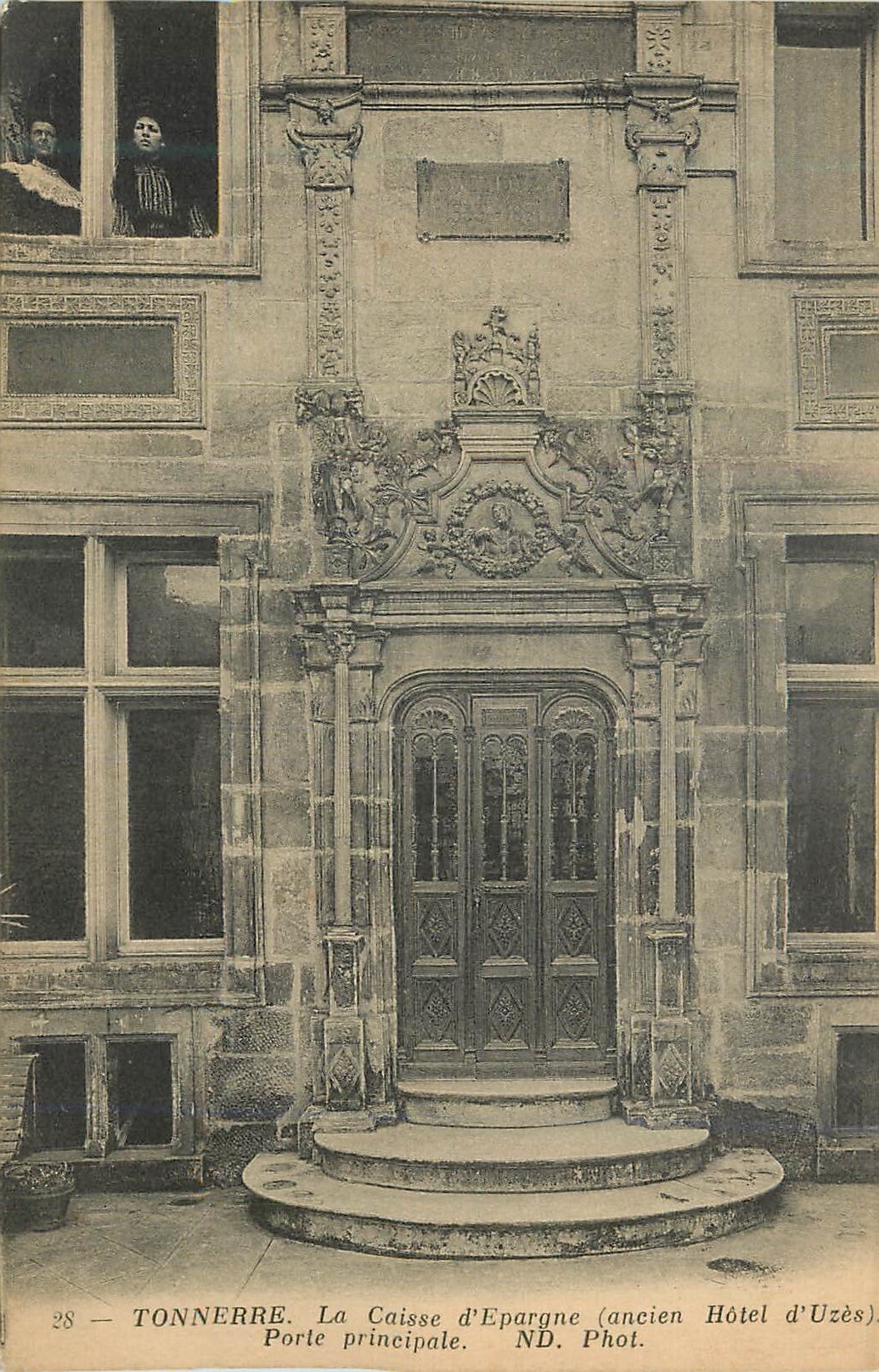 CPA Tonnerre La Caisse d'Epargne (Ancien Hotel d'Uzes)