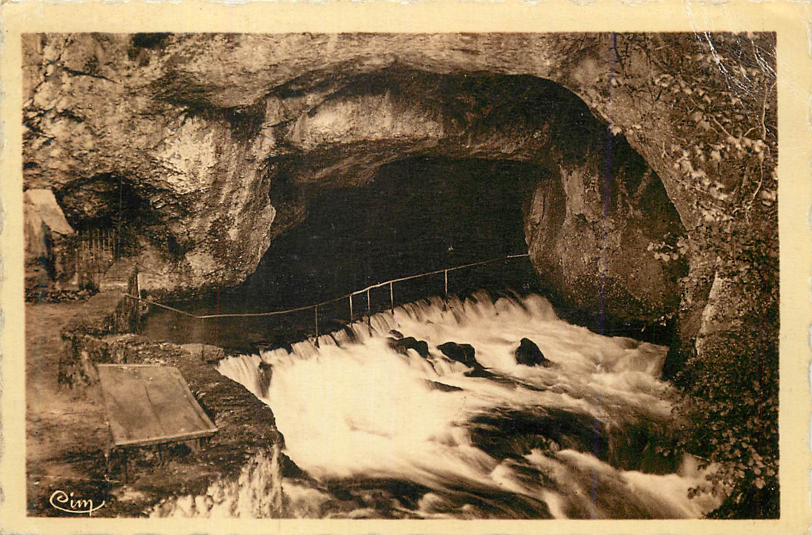 CPA Les Pyrenees Ariegeoises Environs de Lavelanet et Belestat Fontaine Intermittente de Fontestorbes