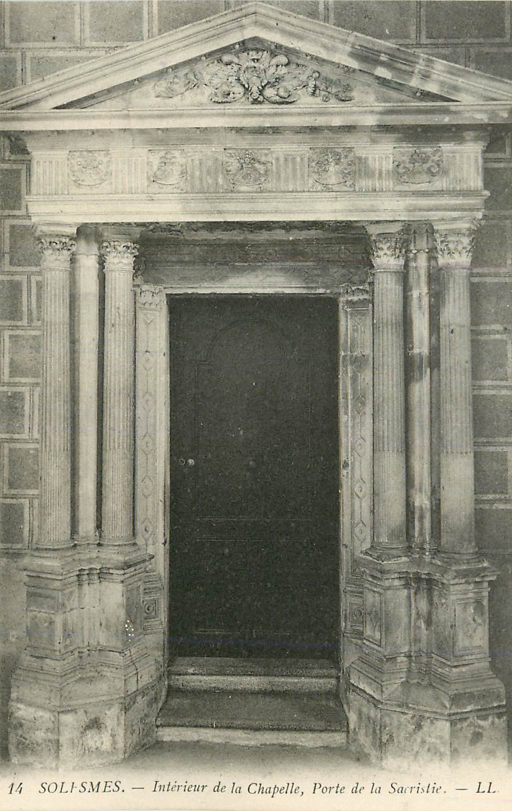CPA Solesmes Interieur de la Chapelle Porte de la Sacristie LL