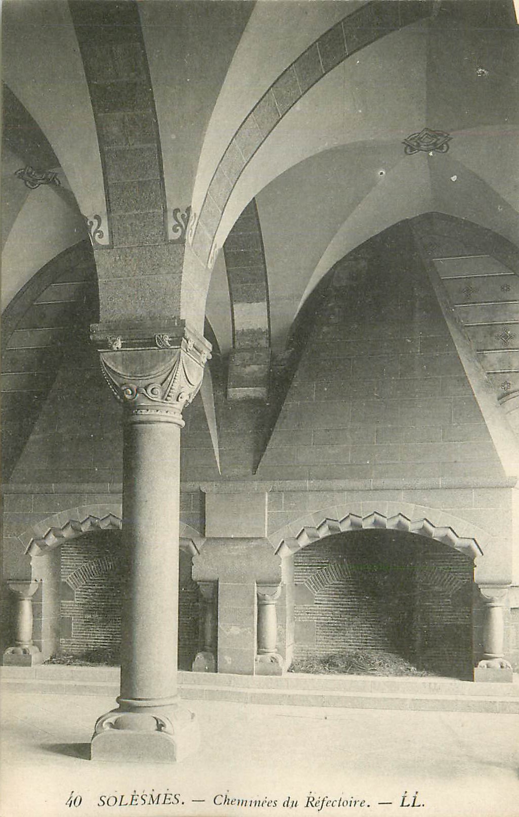 CPA Solesmes Cheminees du Refectoire LL