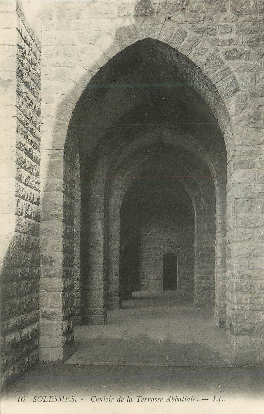 CPA Solesmes Couloir de la Terrasse Abbatiale LL