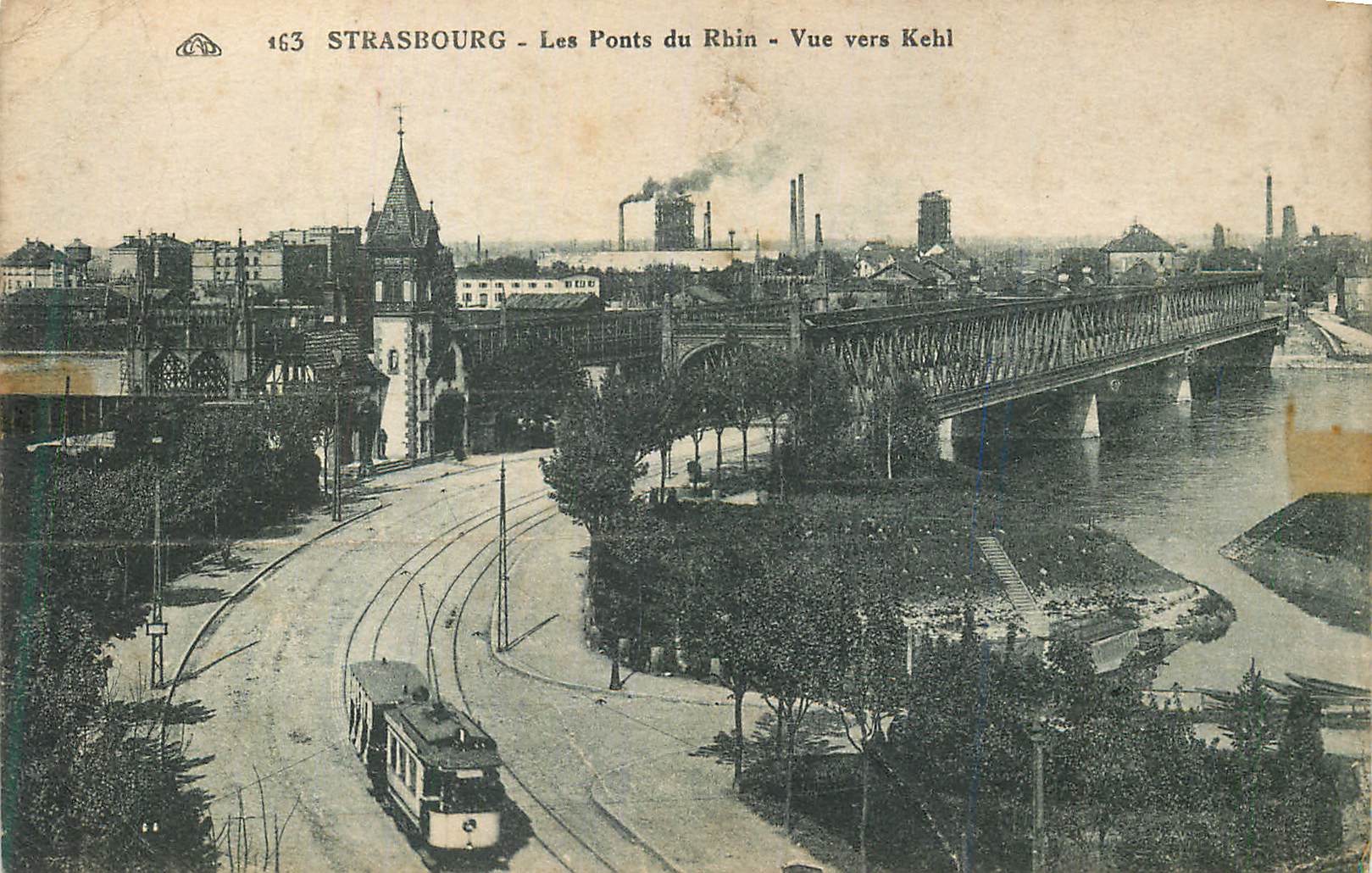 CPA Strasbourg Les Ponts du Rhin Vue vers Kehl Tramway