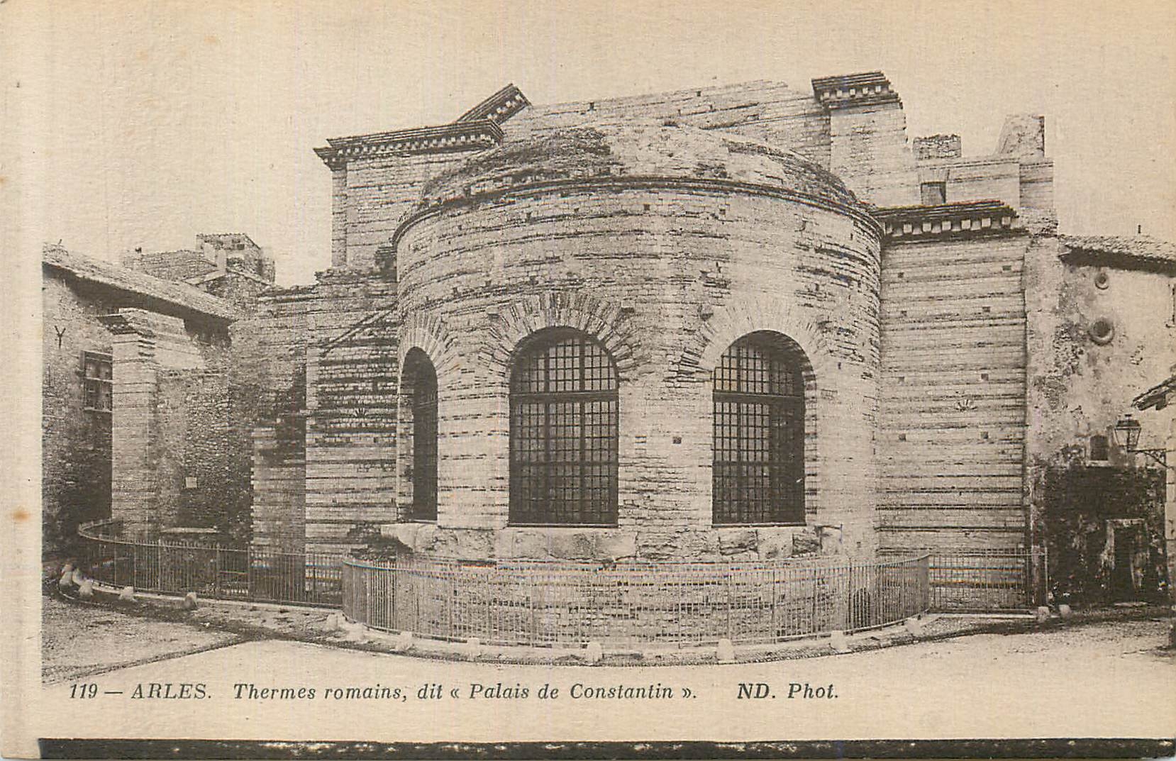 CPA Arles Thermes Romains dit Palais de Constantin