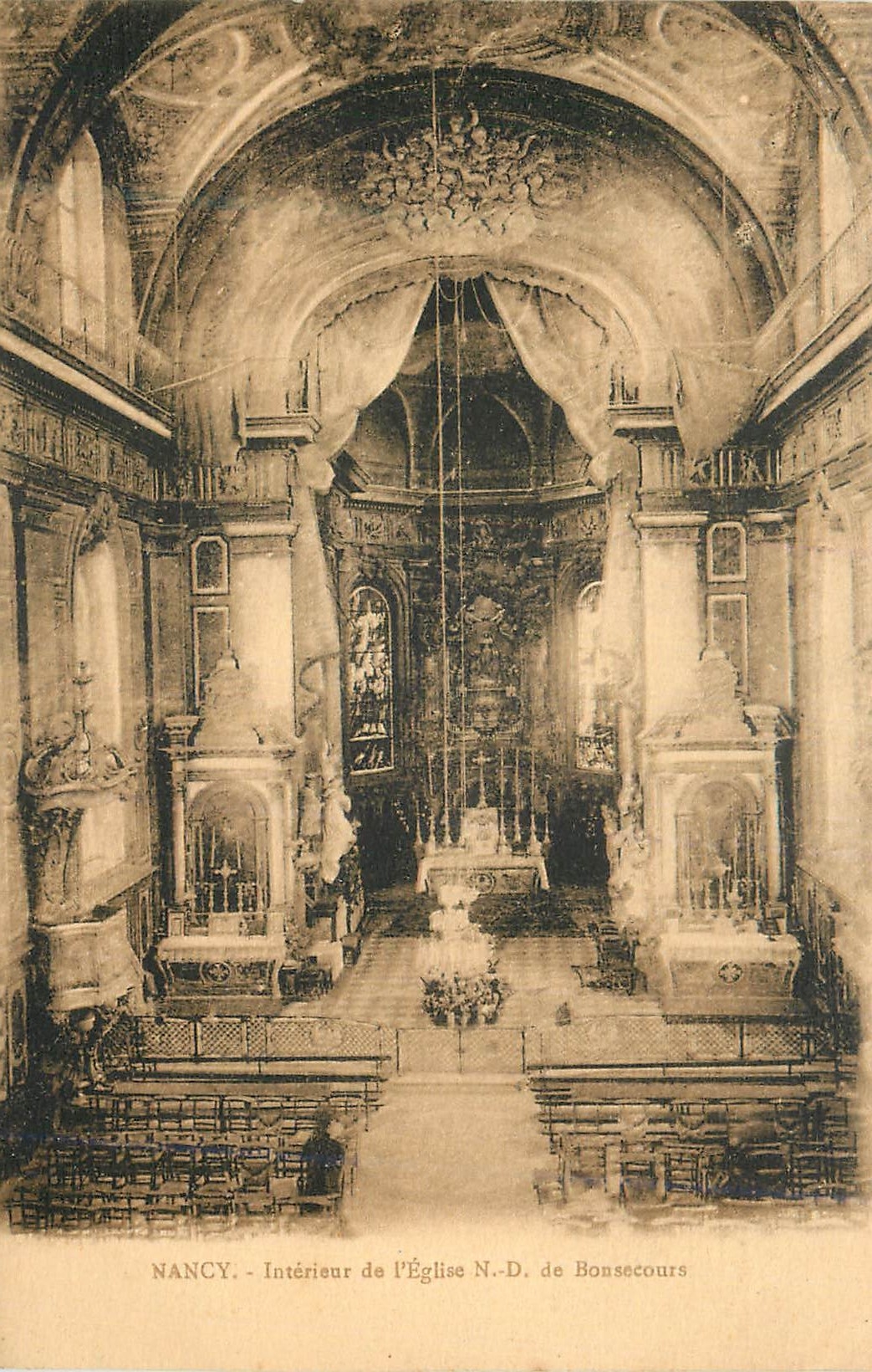CPA Nancy Interieur de l'Eglise N D de Bonsecours