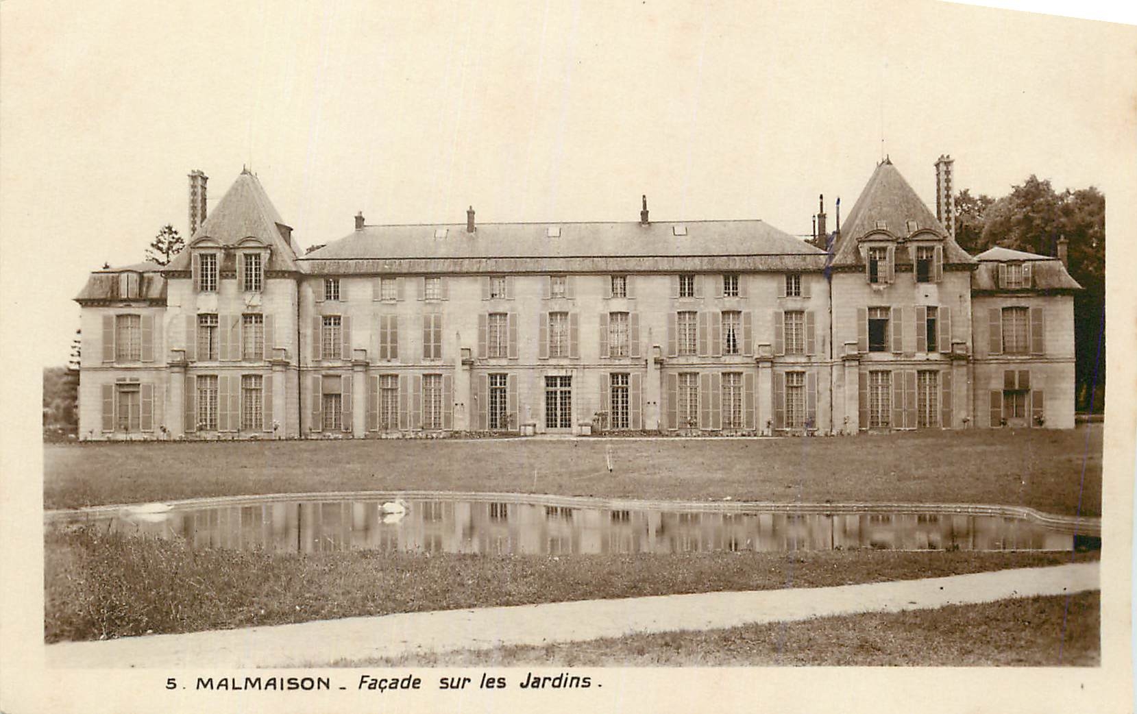 CPA Malmaison Facade sur les Jardins