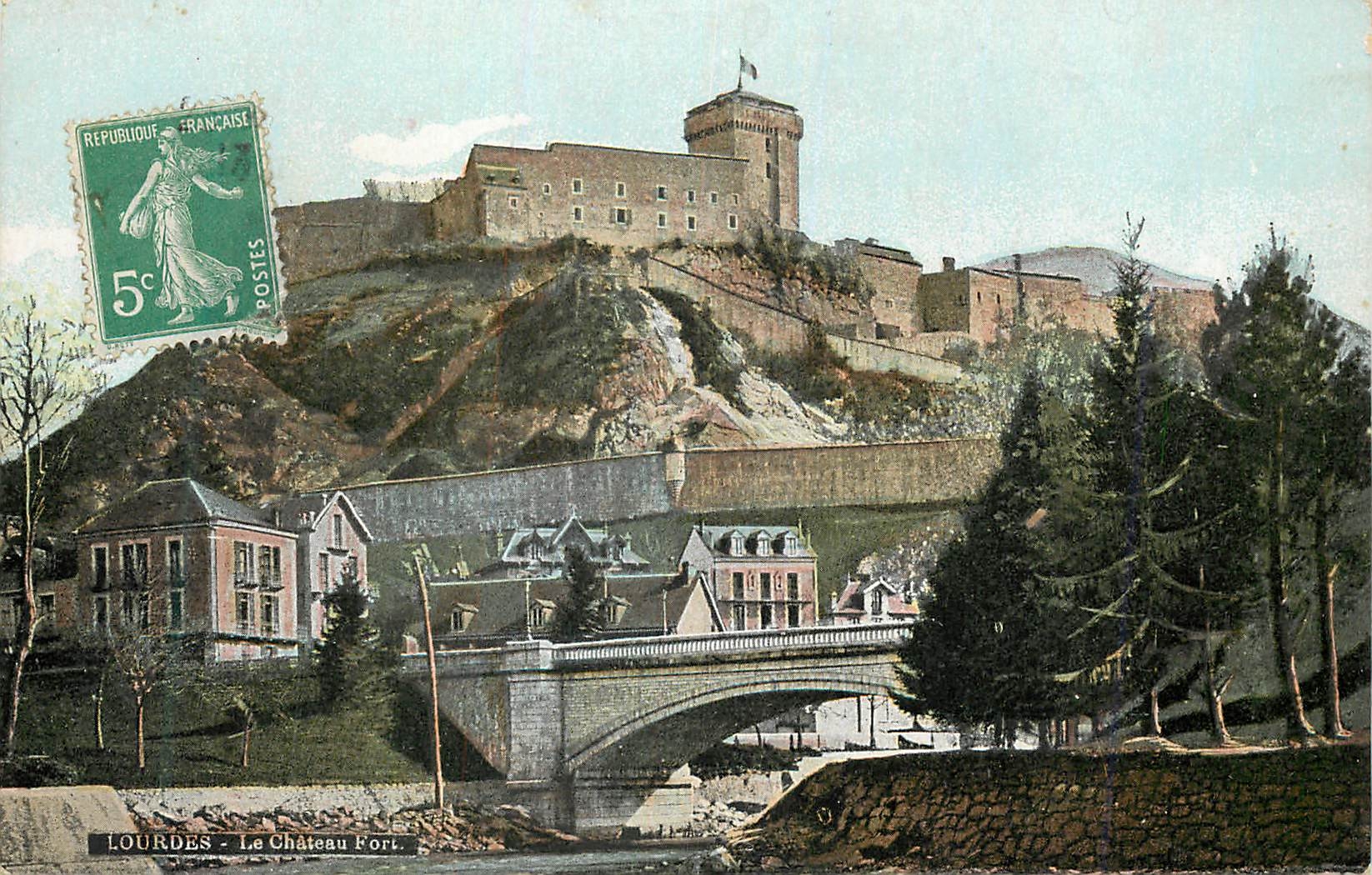 CPA Lourdes Le Chateau Fort