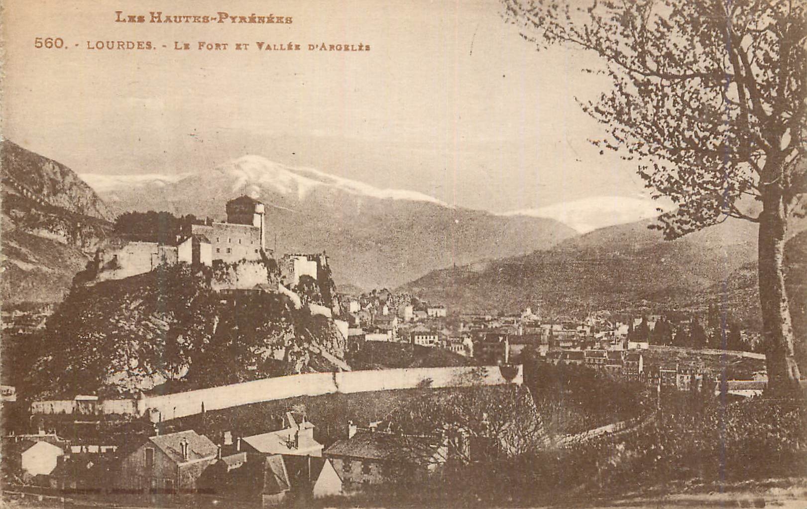 CPA Les Hautes Pyrenees Lourdes Le Fort