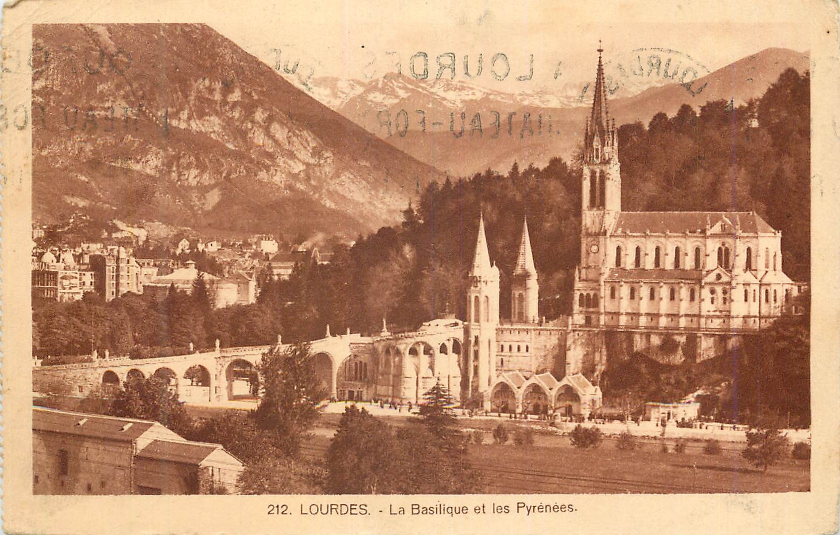 CPA Lourdes La Basilique et les Pyrenees