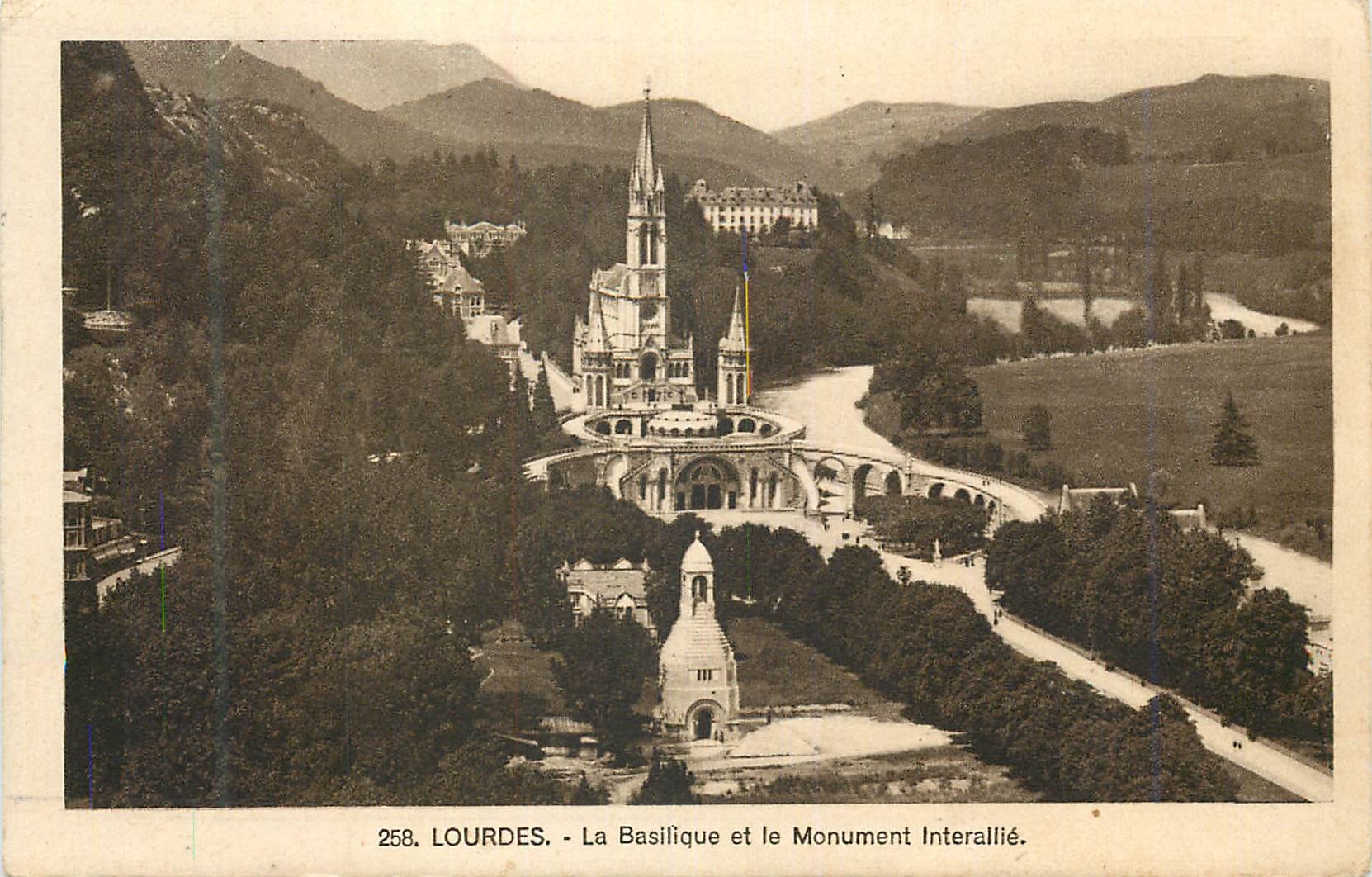 CPA Lourdes La Basilique et le Monument Interallie