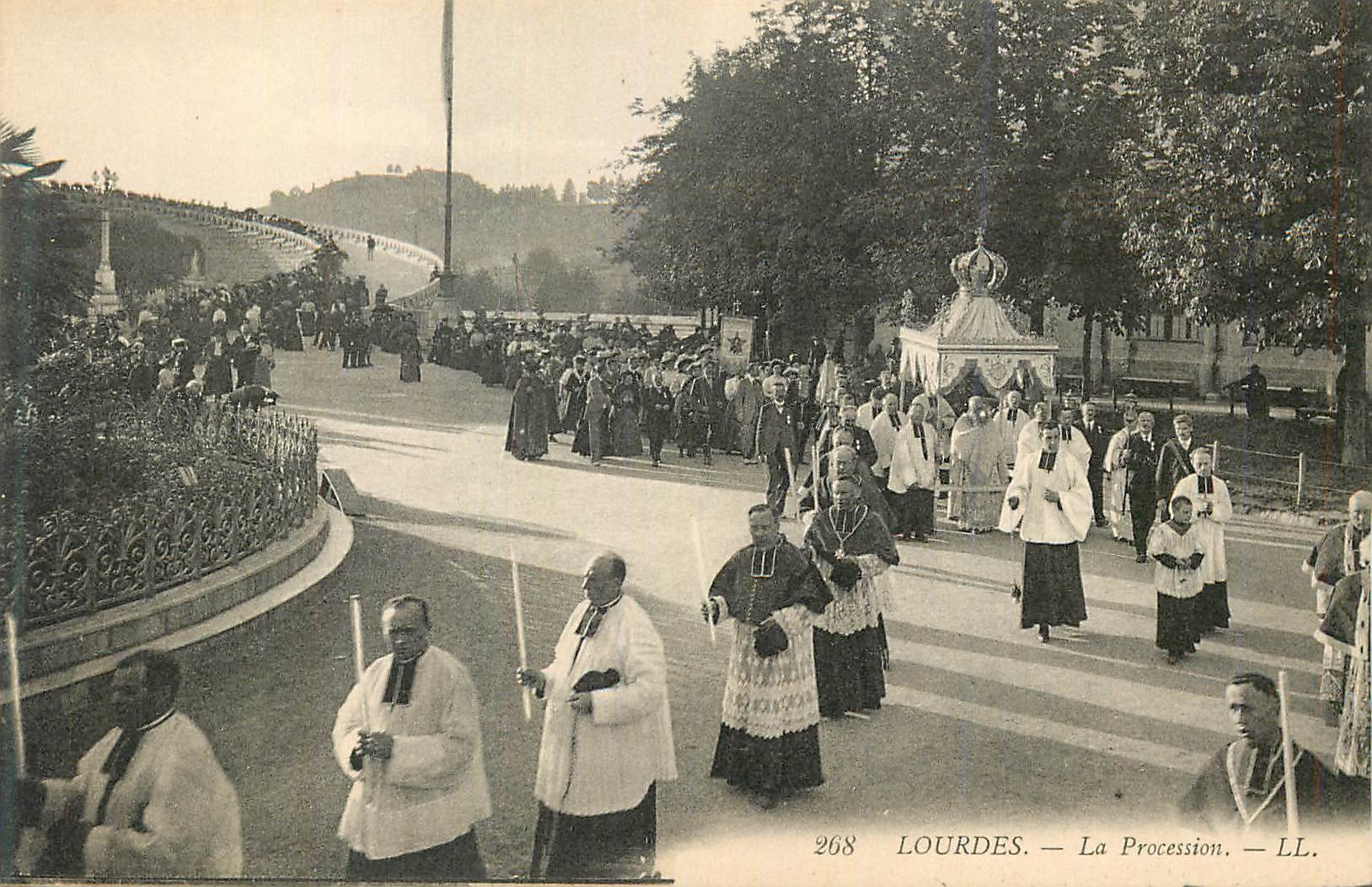 Lourdes — La Procession — LL. n° 268
