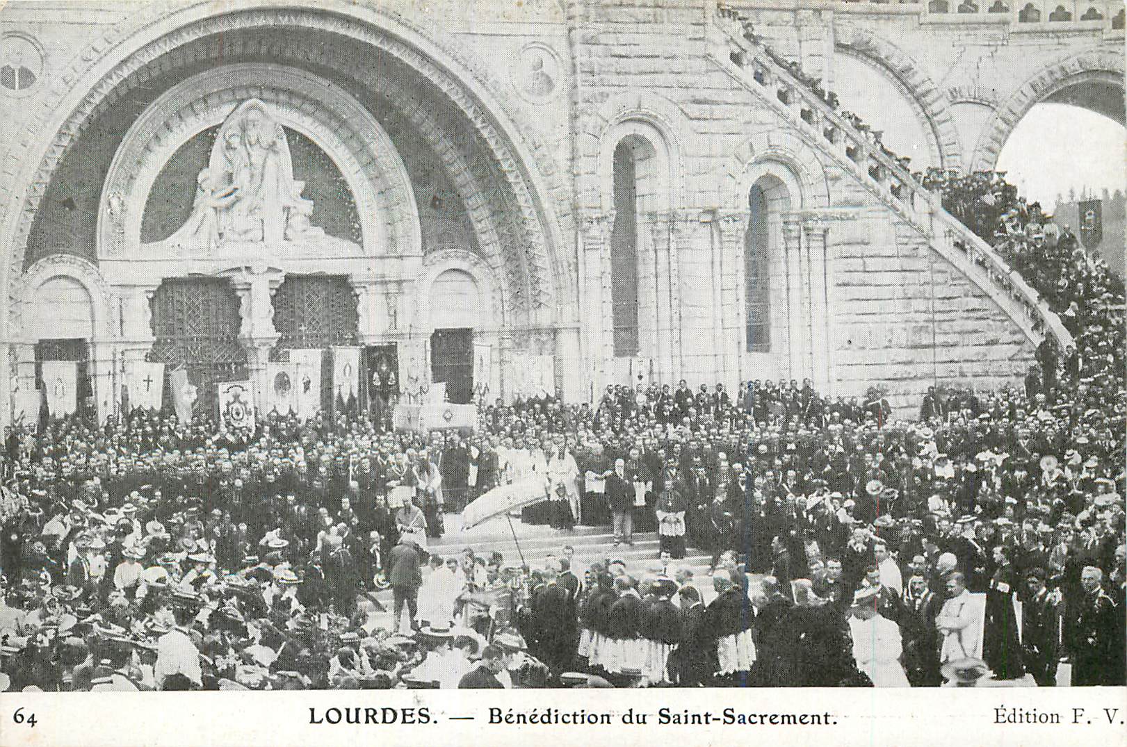 CPA Lourdes Benediction du Saint Sacrement