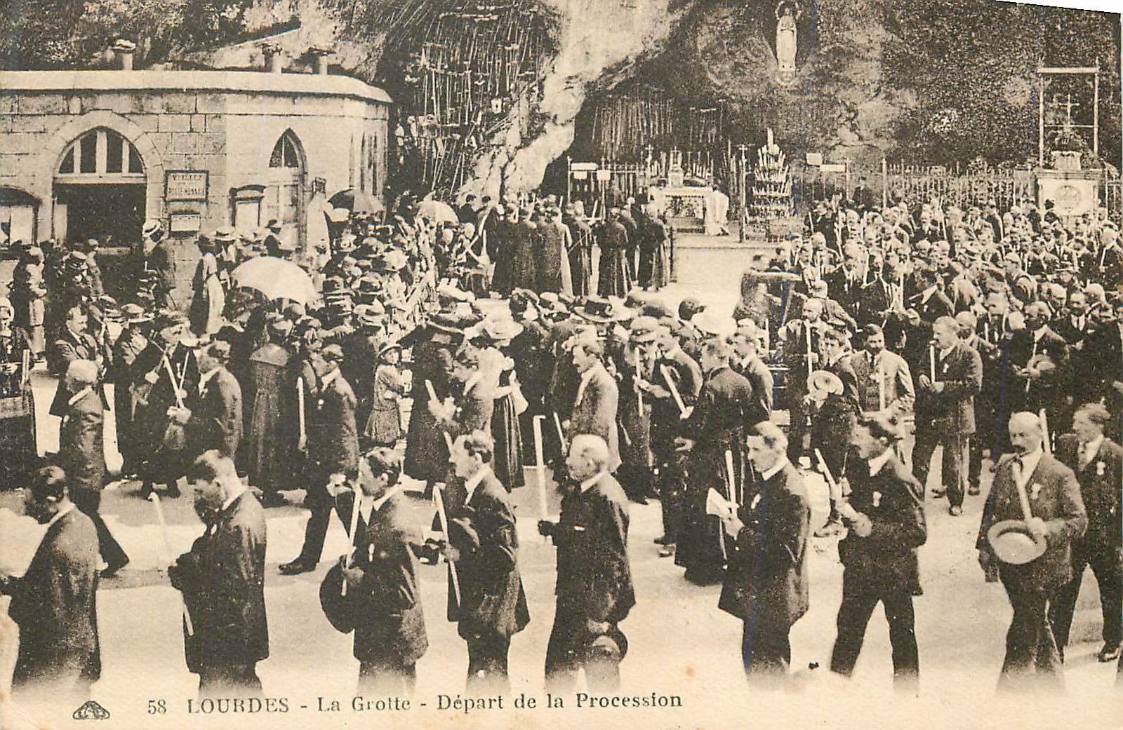 CPA Lourdes La Grotte Depart de la Procession