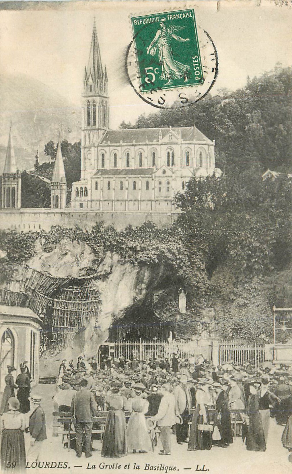CPA Lourdes La Grotte et la Basilique
