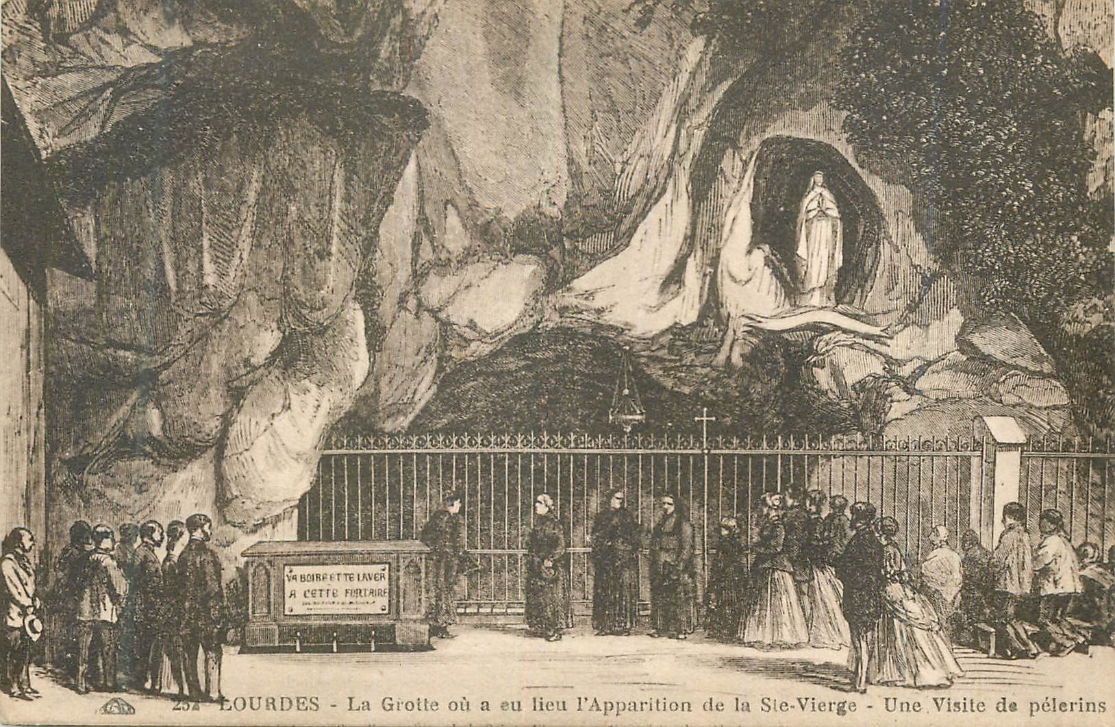 CPA Lourdes La Grotte ou a eu Lieu L'Apparition de la Ste Vierge Une Visite de Pelerins