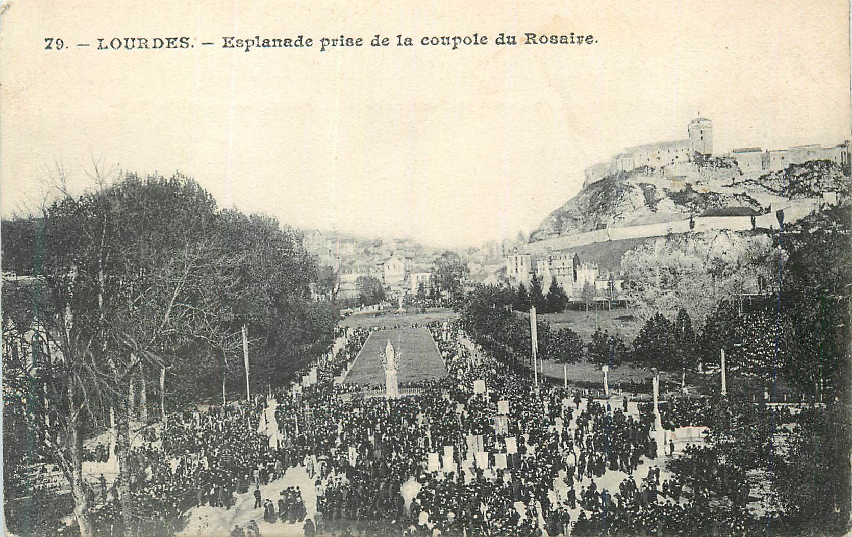CPA Lourdes Esplanade Prise de la Coupole du Rosaire