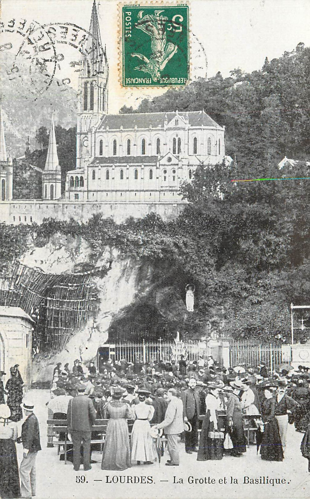 CPA Lourdes La Grotte et la Basilique