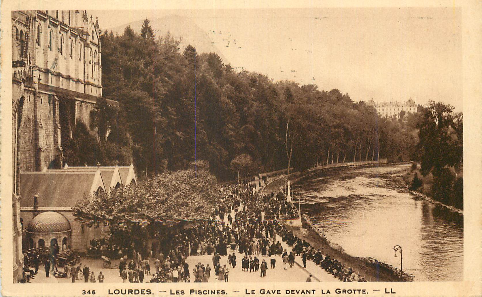 CPA Lourdes Les Piscines Le Gave Devant La Grotte