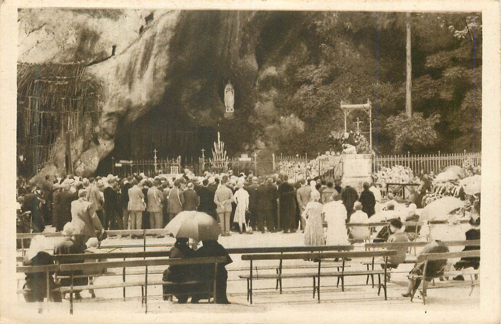 CPA Lourdes La Grotte Miraculeuse