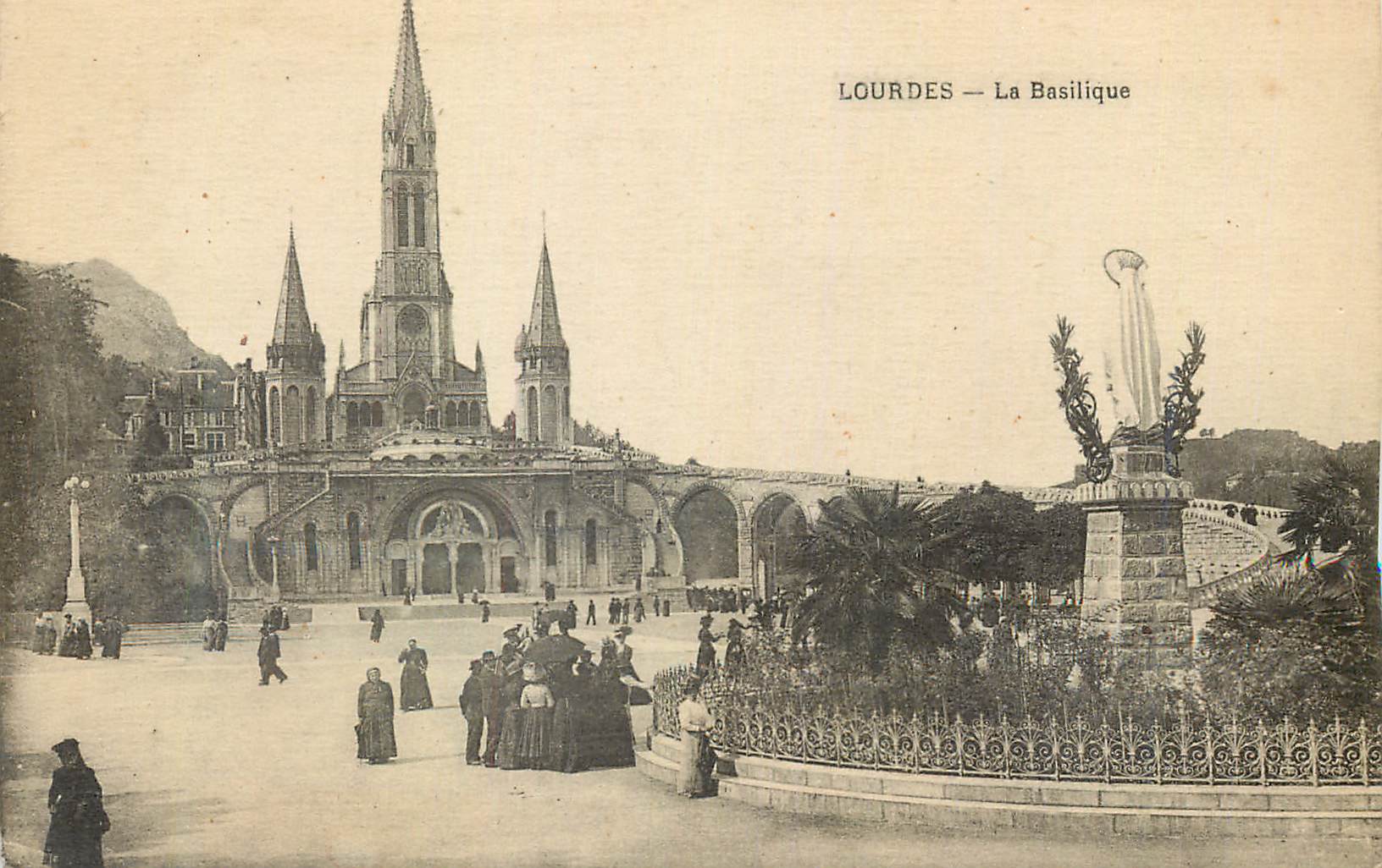 Lourdes — La Basilique — Éditeur non identifié