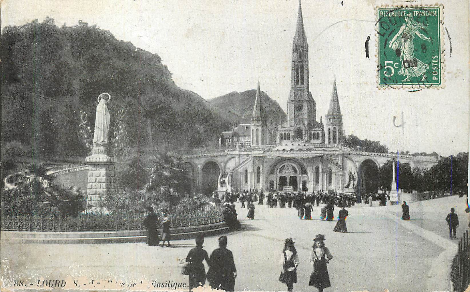 CPA Lourdes La Basilique