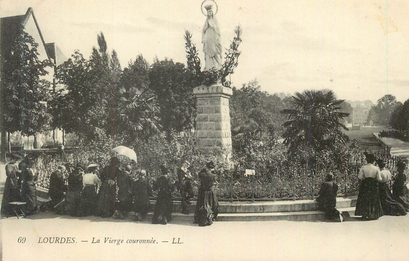 CPA Lourdes La Vierge Couronnee