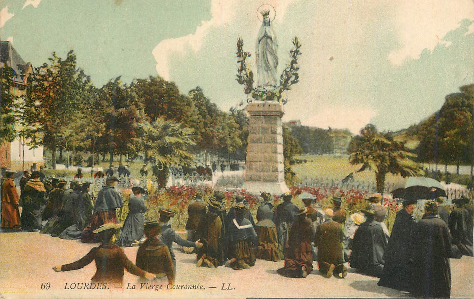 CPA Lourdes La Vierge Couronnee