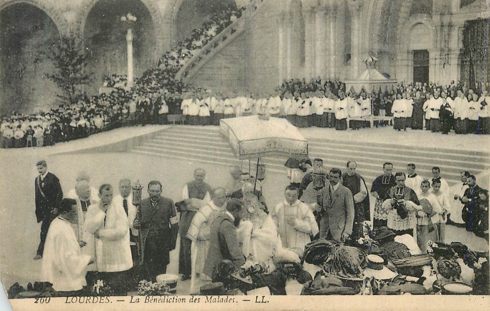 CPA Lourdes La Benediction des Malades