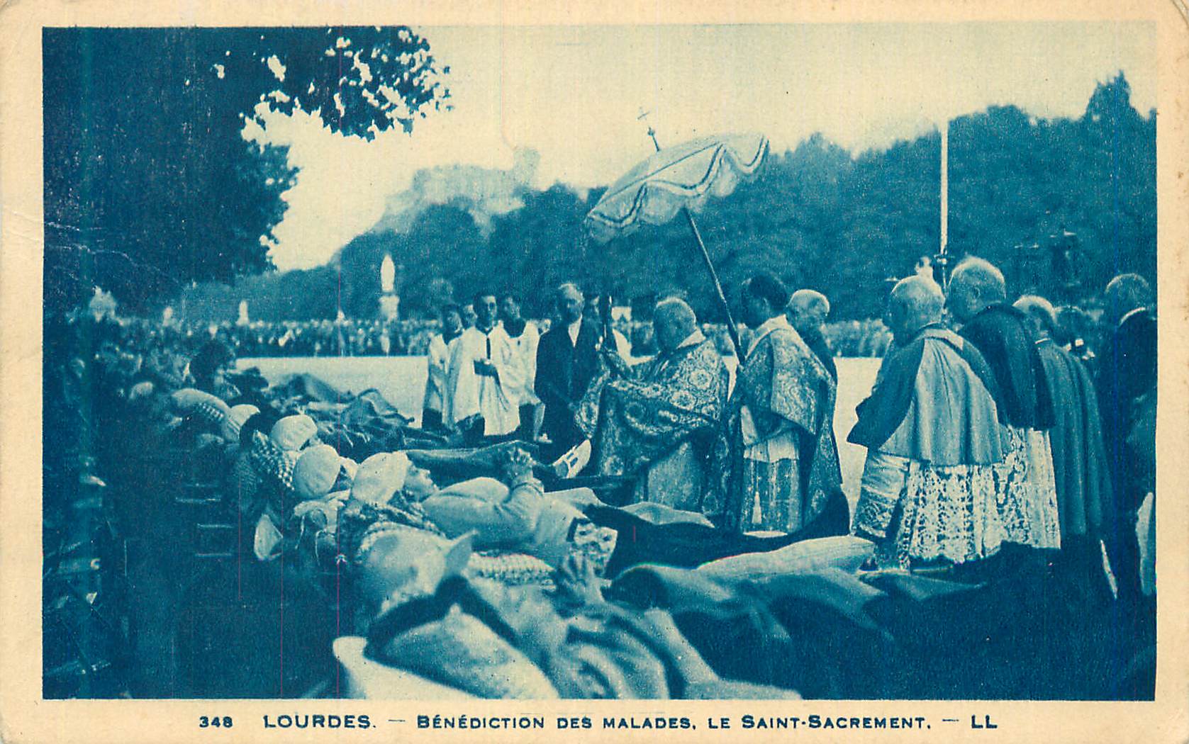 CPA Lourdes Benediction des Malades Le Saint Sacrement