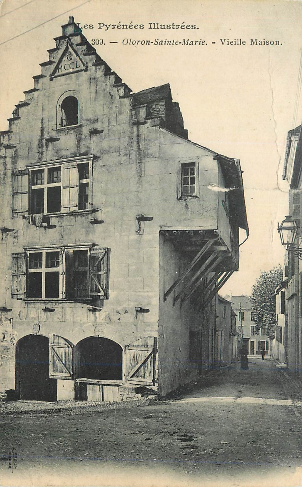 CPA Les Pyrenees Illustrees Oloron Sainte Marie Vieille Maison