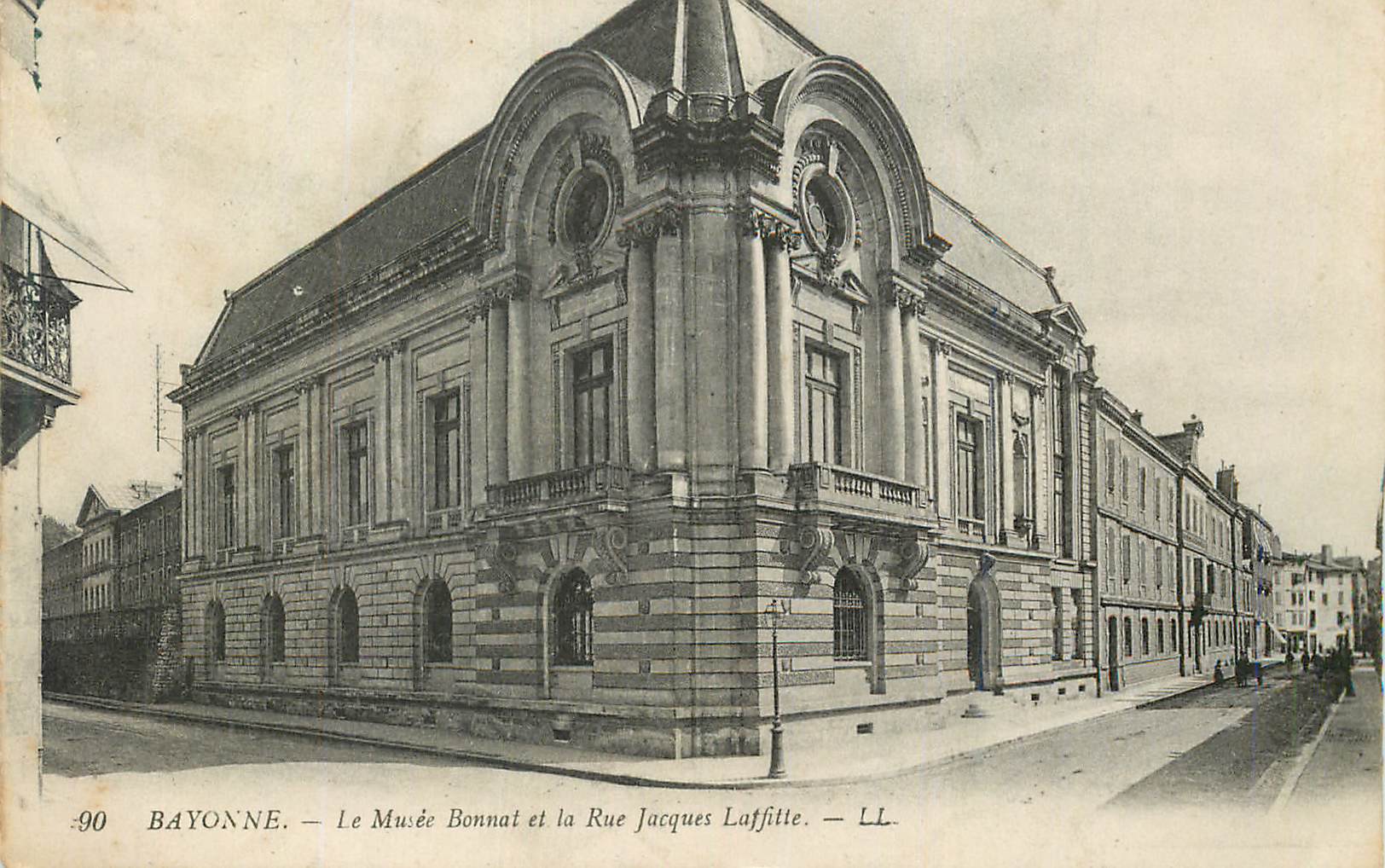 Bayonne — Le Musée Bonnat et la Rue Jacques Laffitte — LL