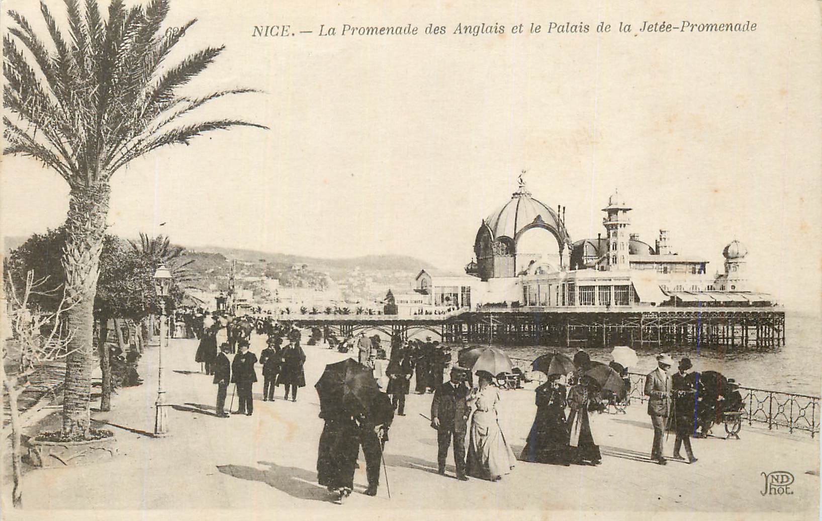 CPA Nice La Promenade des Anglais et le Palais de la Jetee Promenade