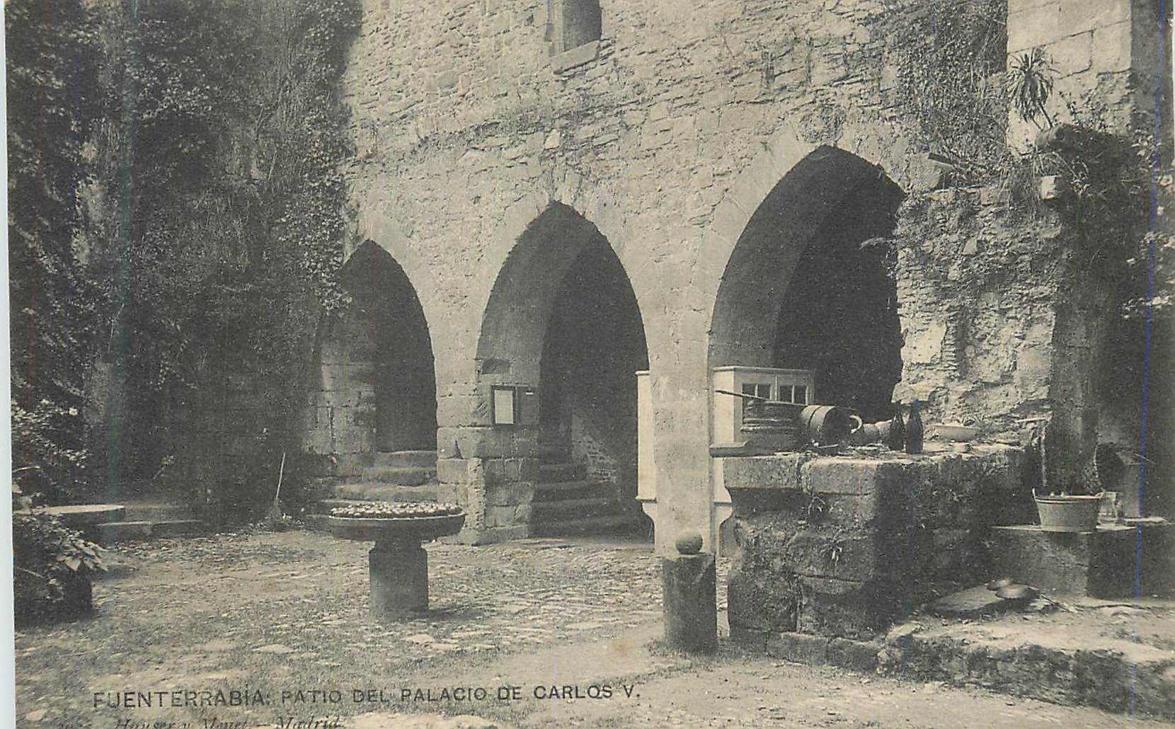 CPA Fuenterrabia Patio Del Palacio de Carlos V