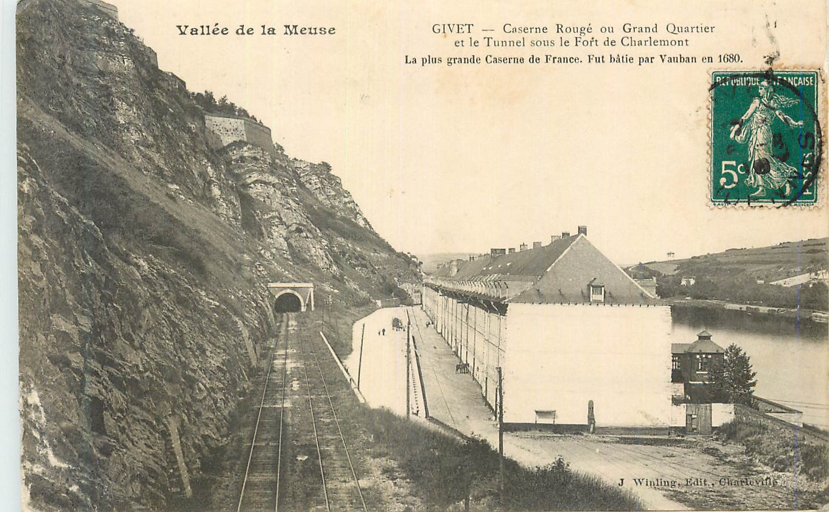 CPA Vallee de la Meuse Givet Caserne Rouge ou Grand Quartier