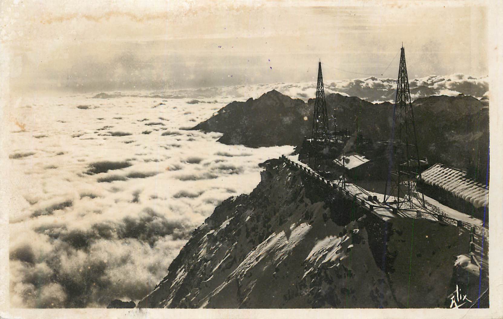 CPM Pic du Midi de Bigorre Mer de Nuages au Sommet du Pic