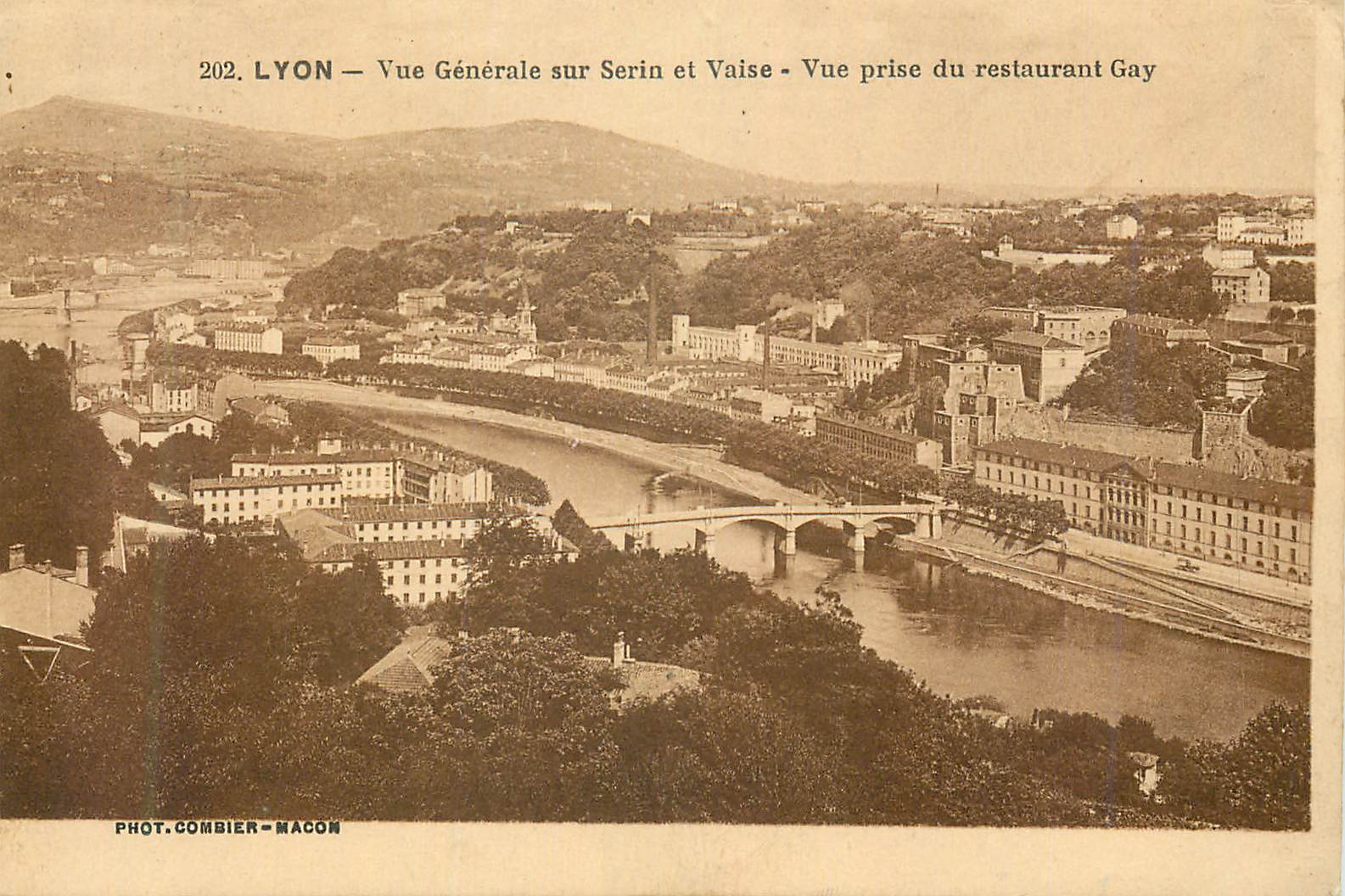 CPA Lyon Vue Generale sur Serin et Vaise Vue Prise du Restaurant Gay