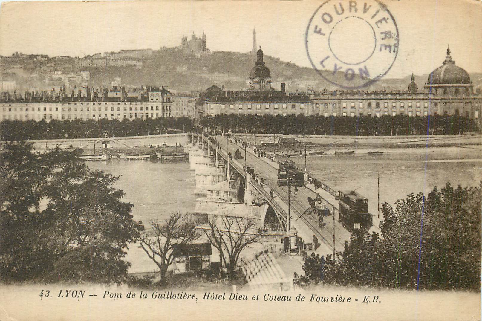 CPA Lyon Pont de la Guillotiere Hotel Dieu et Coteau de Fourviere Tramway