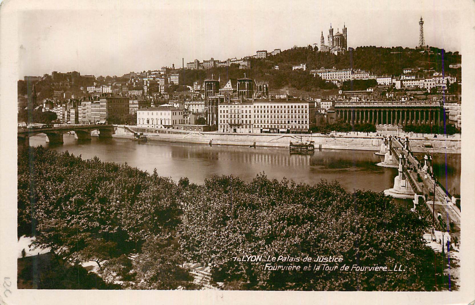 CPA Lyon Le Palais de Justice Fourviere et le Tour de Fourviere