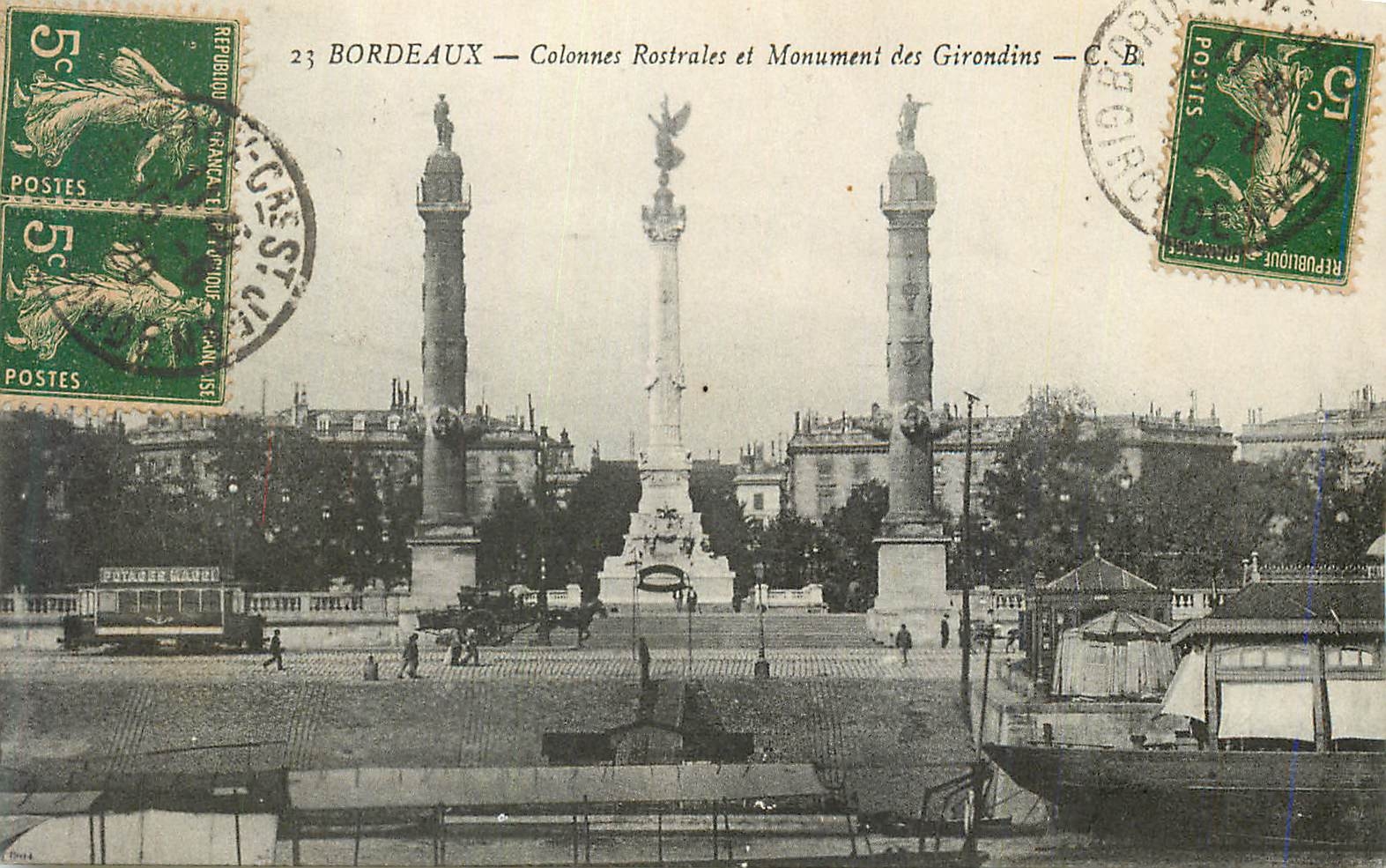 CPA Bordeaux Colonnes Rostrales et Monument des Girondins Tramway