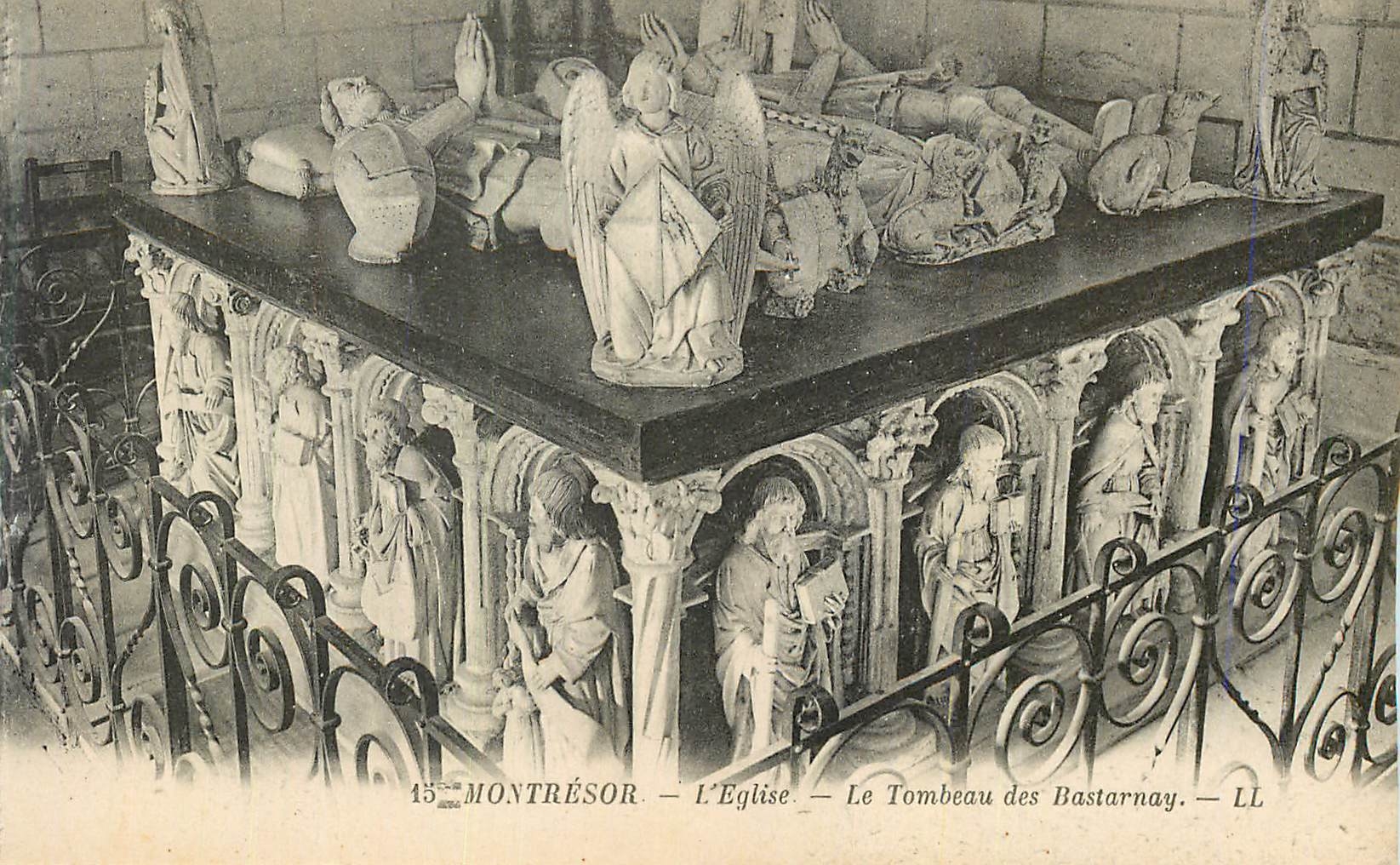 CPA Montresor L'Eglise Le Tableau des Bastarnay