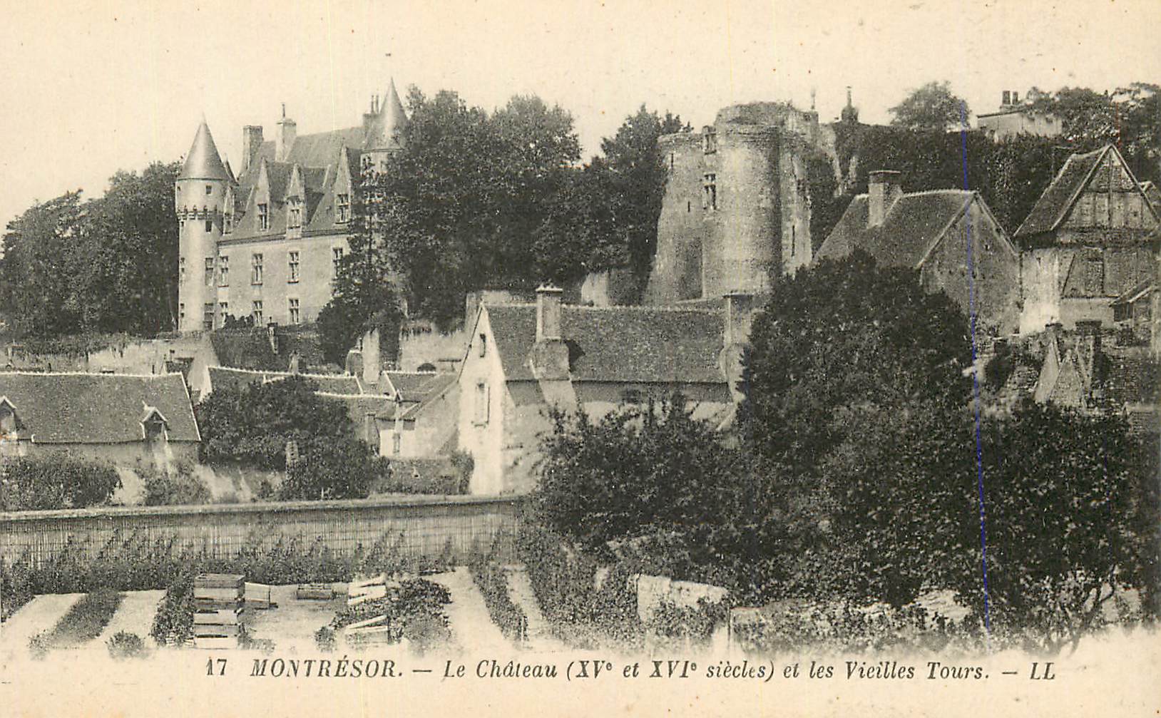 CPA Montresor Le Chateau ((XVe et XVIe Siecles) Et les Vieilles Tours