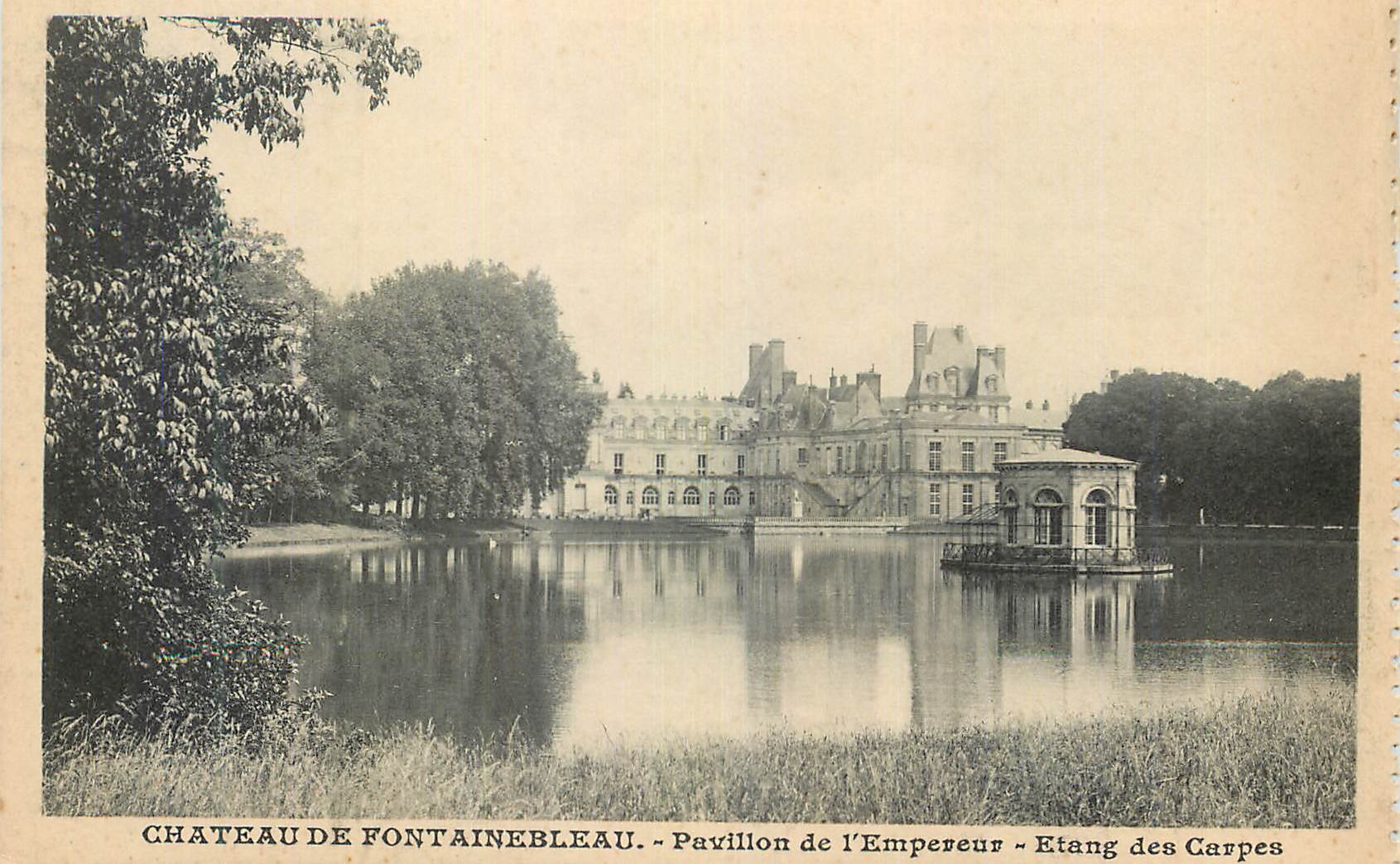 Schloss Fontainebleau — Pavillon des Kaisers — Karpfenteich