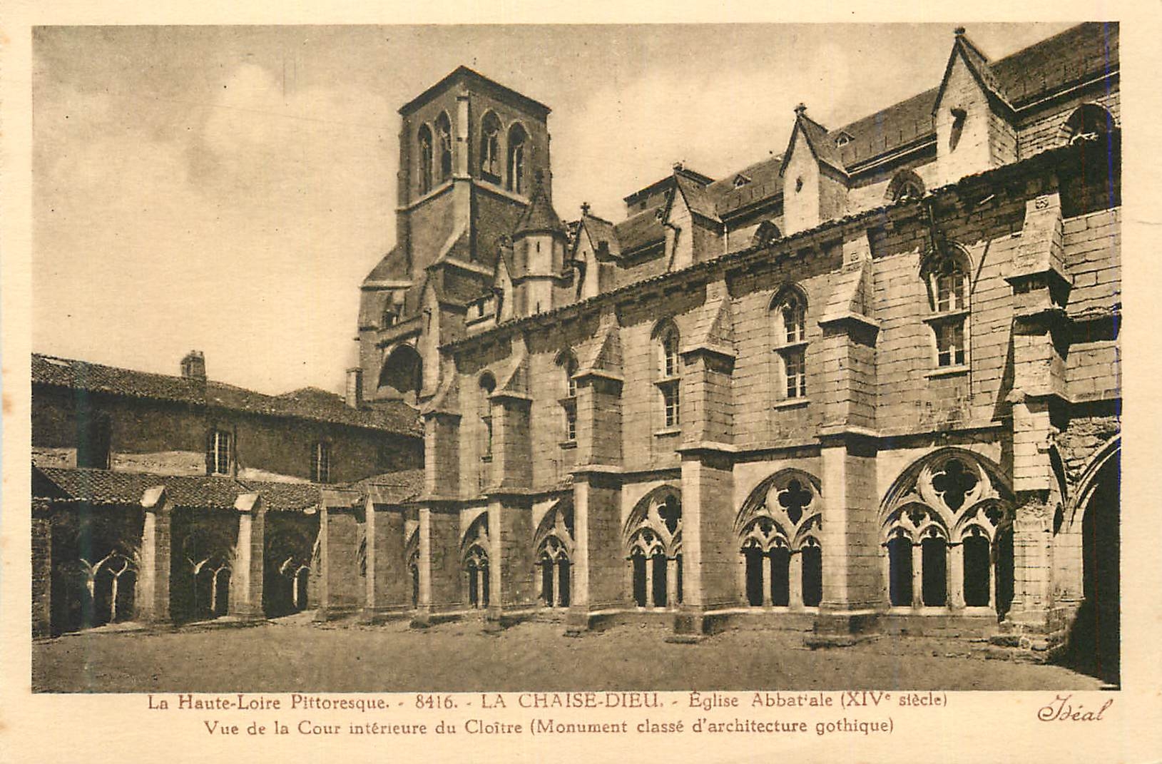 La Chaise-Dieu - Iglesia abacial (siglo XIV) — Vista de la corte interior del claustro — Editor Ideal, n° 8416