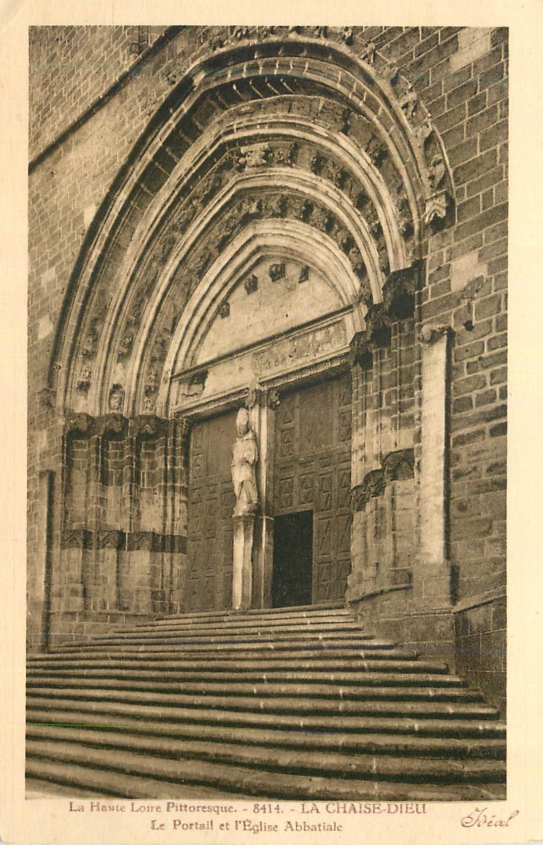 La Chaise-Dieu — Le Portail et l'Église Abbatiale — Éditeur Idéal, n° 8414