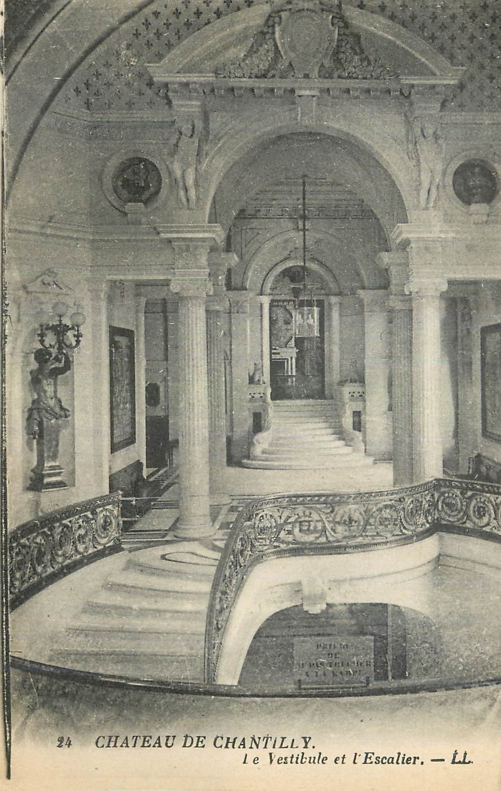 Château de Chantilly — Le Vestibule et L'Escalier — Lévy & Neurdein, Paris