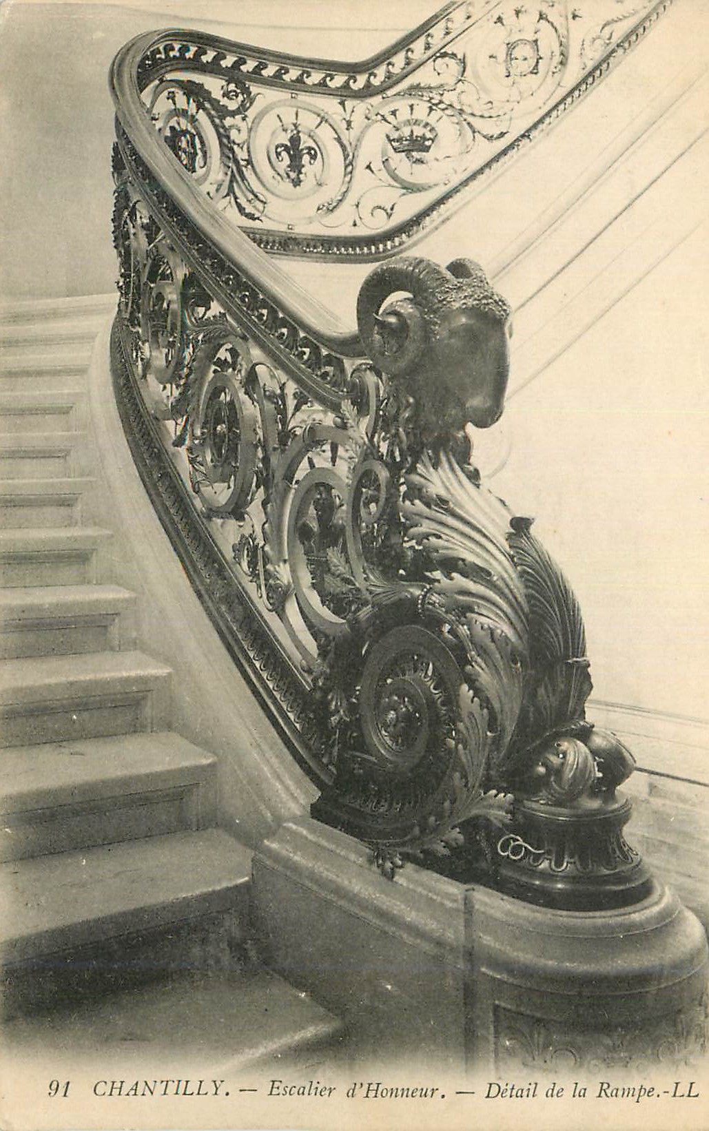 CPA Chantilly Escalier d'Honneur Detail de la Rampe LL