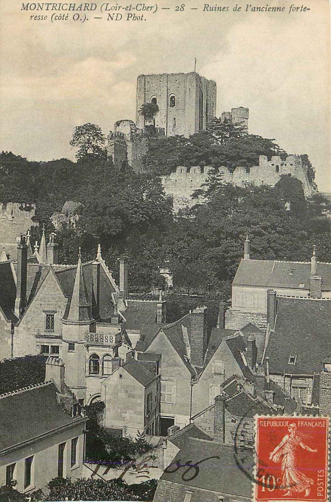 Montrichard (Loir-et-Cher) — Ruines de l'ancienne forteresse (côté O.) — ND Phot. n°28